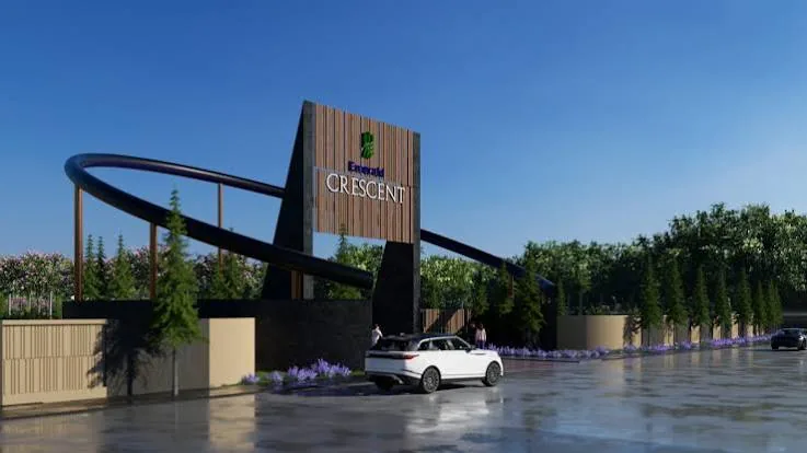 Emerald Crescent photo 1